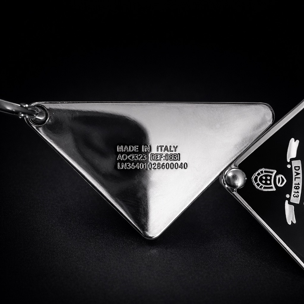 Prada logo triangle earrings engraved - Picture 3 of 3